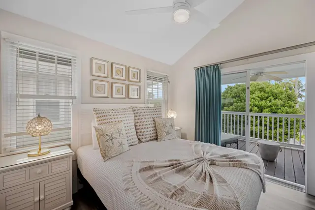 Queen bedroom at villa 5092 with a window and a ceiling fan