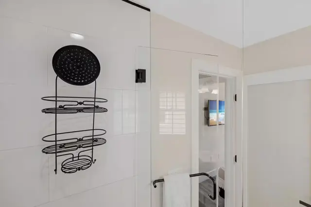 Walk-in shower at villa 5092